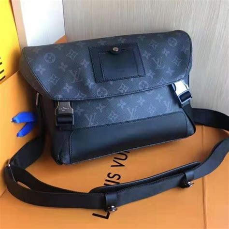 louis vuitton men's brooklyn pm messenger bag date made|Messenger Voyager PM .